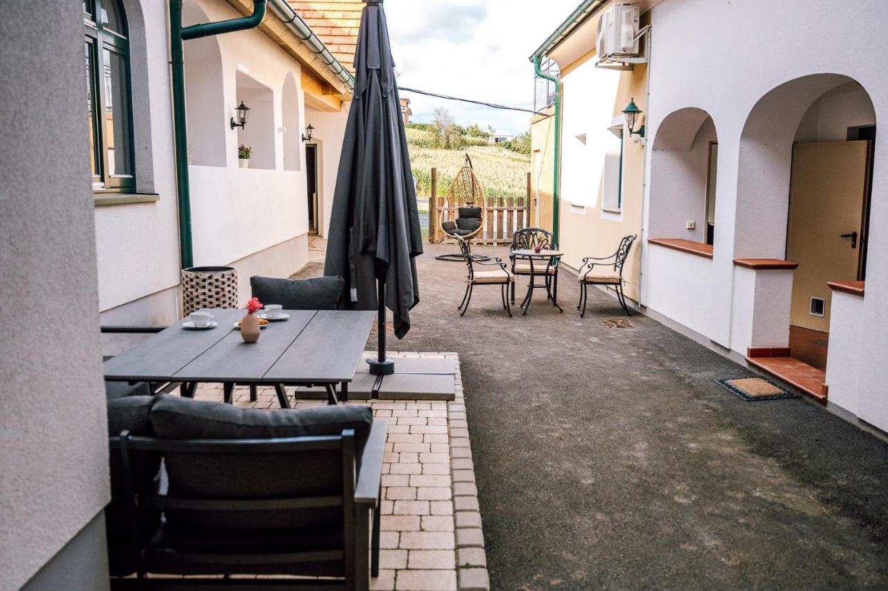 Landhaus Dasthomas Henndorf im Burgenland Exteriör bild